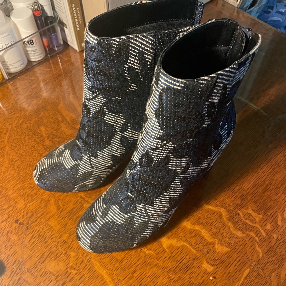 Navy pattern boots